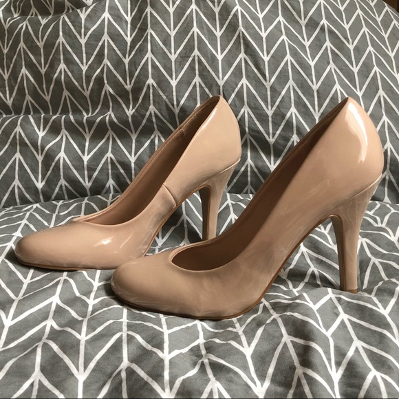Kelly & Katie Heels, Round Toe - Nude, Size 8 - Picture 2 of 16